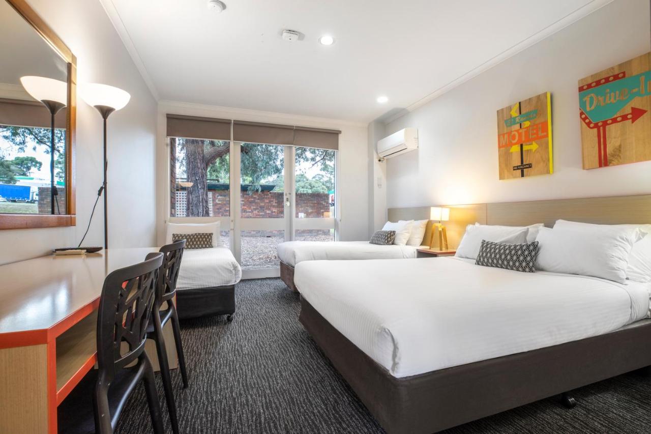 Burvale Hotel Nunawading Екстериор снимка