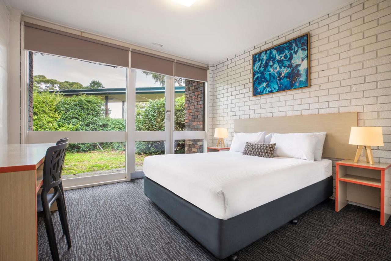 Burvale Hotel Nunawading Екстериор снимка