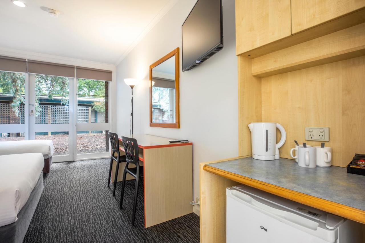Burvale Hotel Nunawading Екстериор снимка