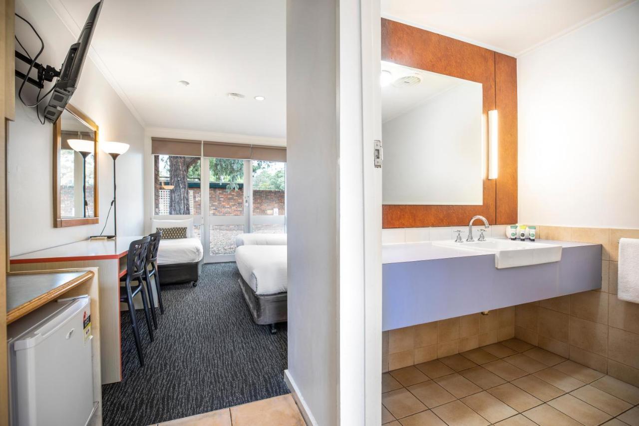 Burvale Hotel Nunawading Екстериор снимка