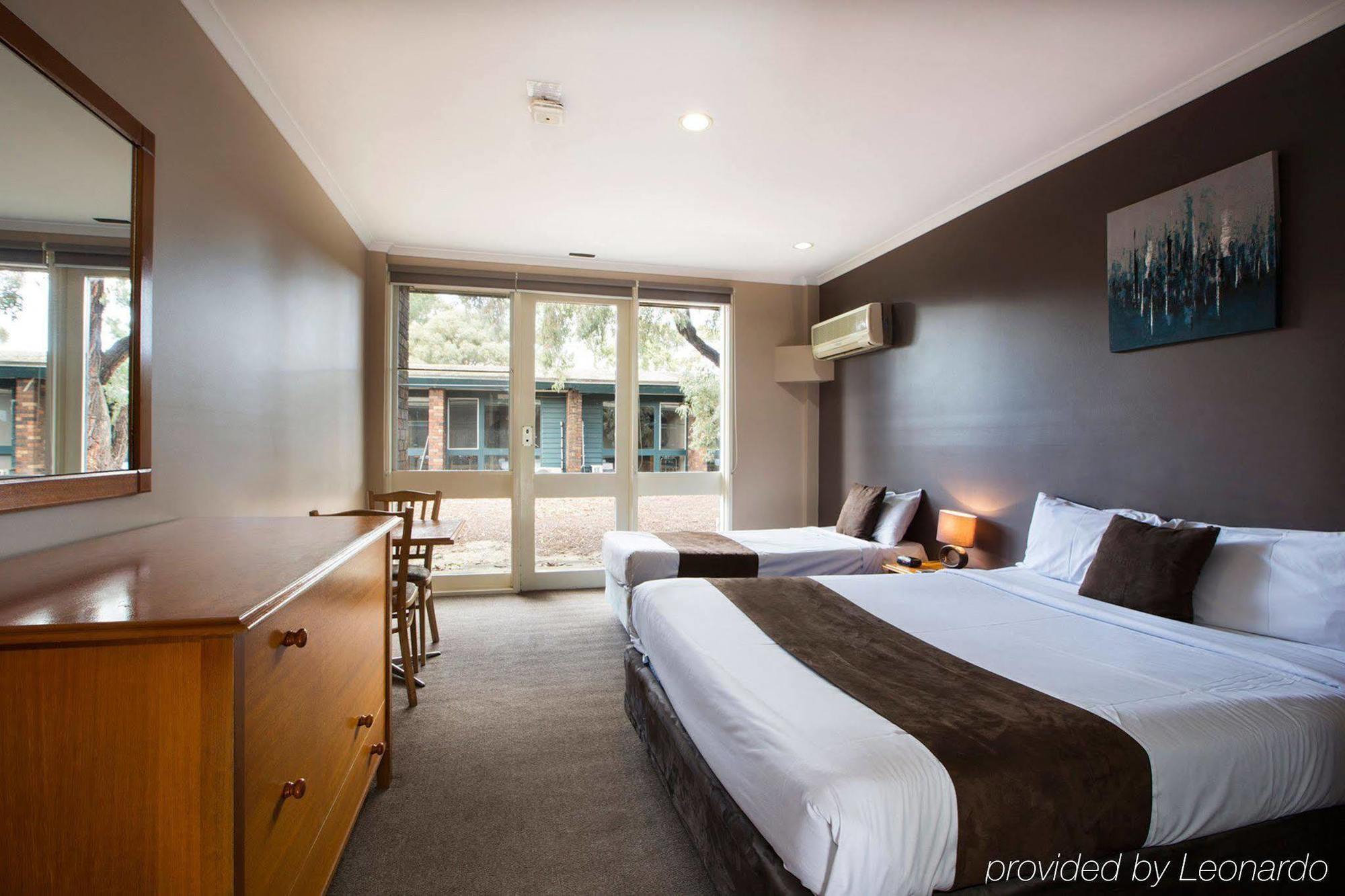 Burvale Hotel Nunawading Екстериор снимка