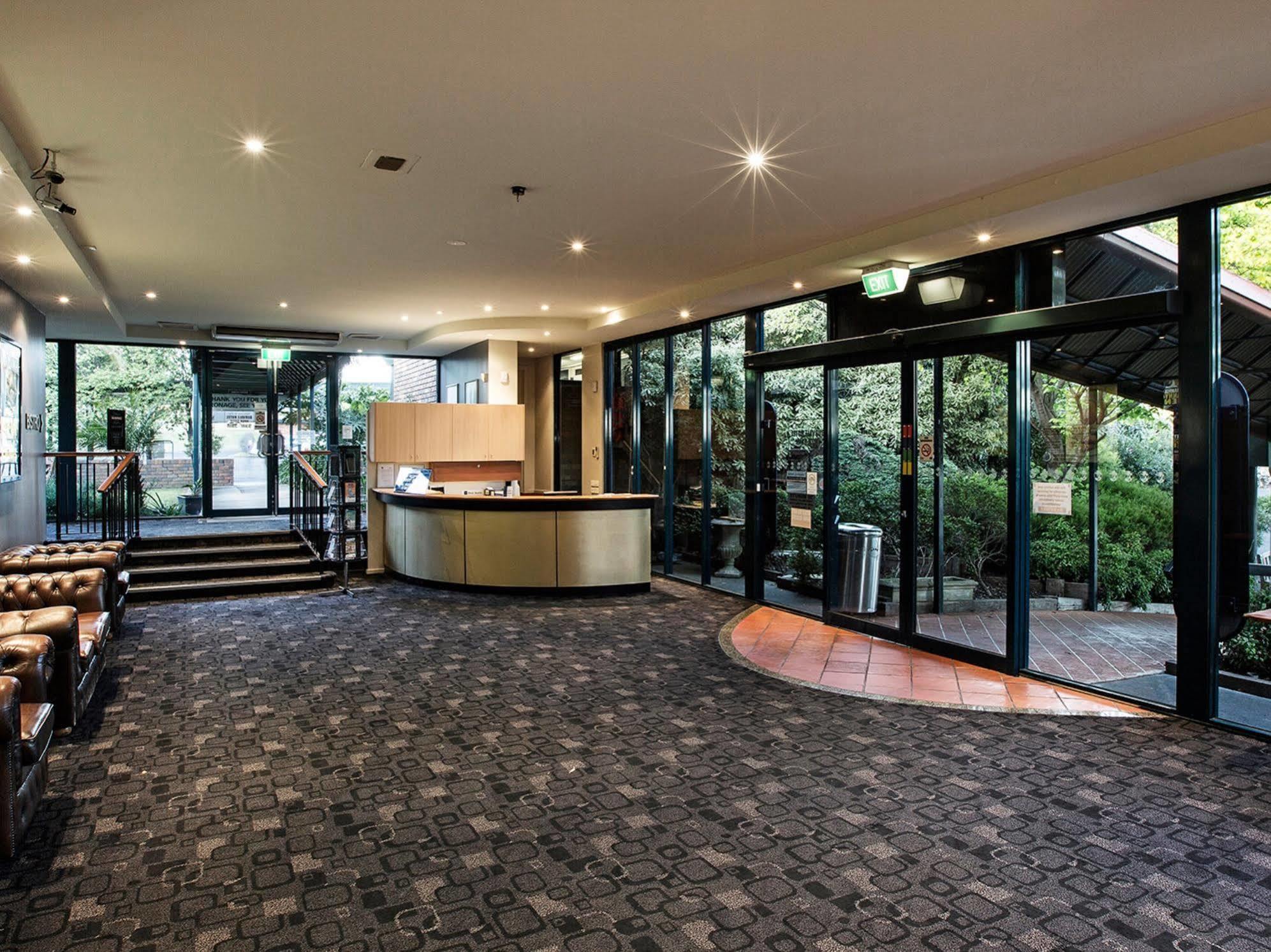 Burvale Hotel Nunawading Екстериор снимка