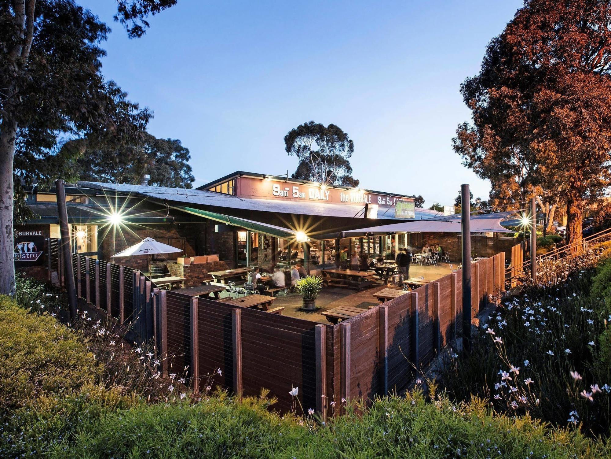 Burvale Hotel Nunawading Екстериор снимка